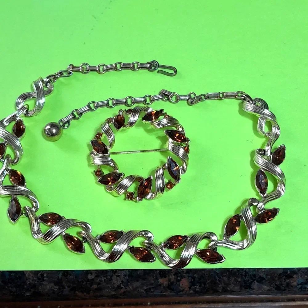 Lisner Choker/Necklace and Pin..EUC